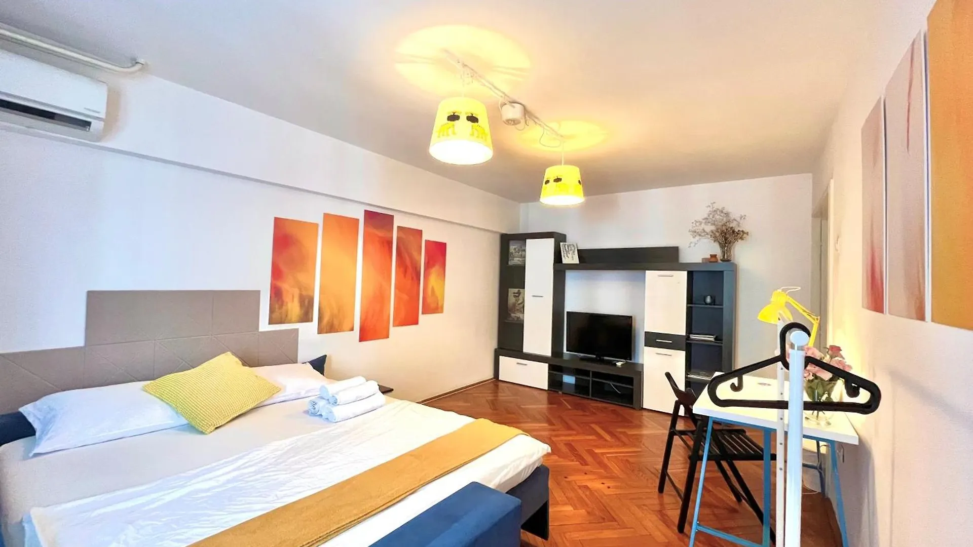 Homestay City Center Unirii Square Private Rooms With City View - Shared Amenities Bucharest