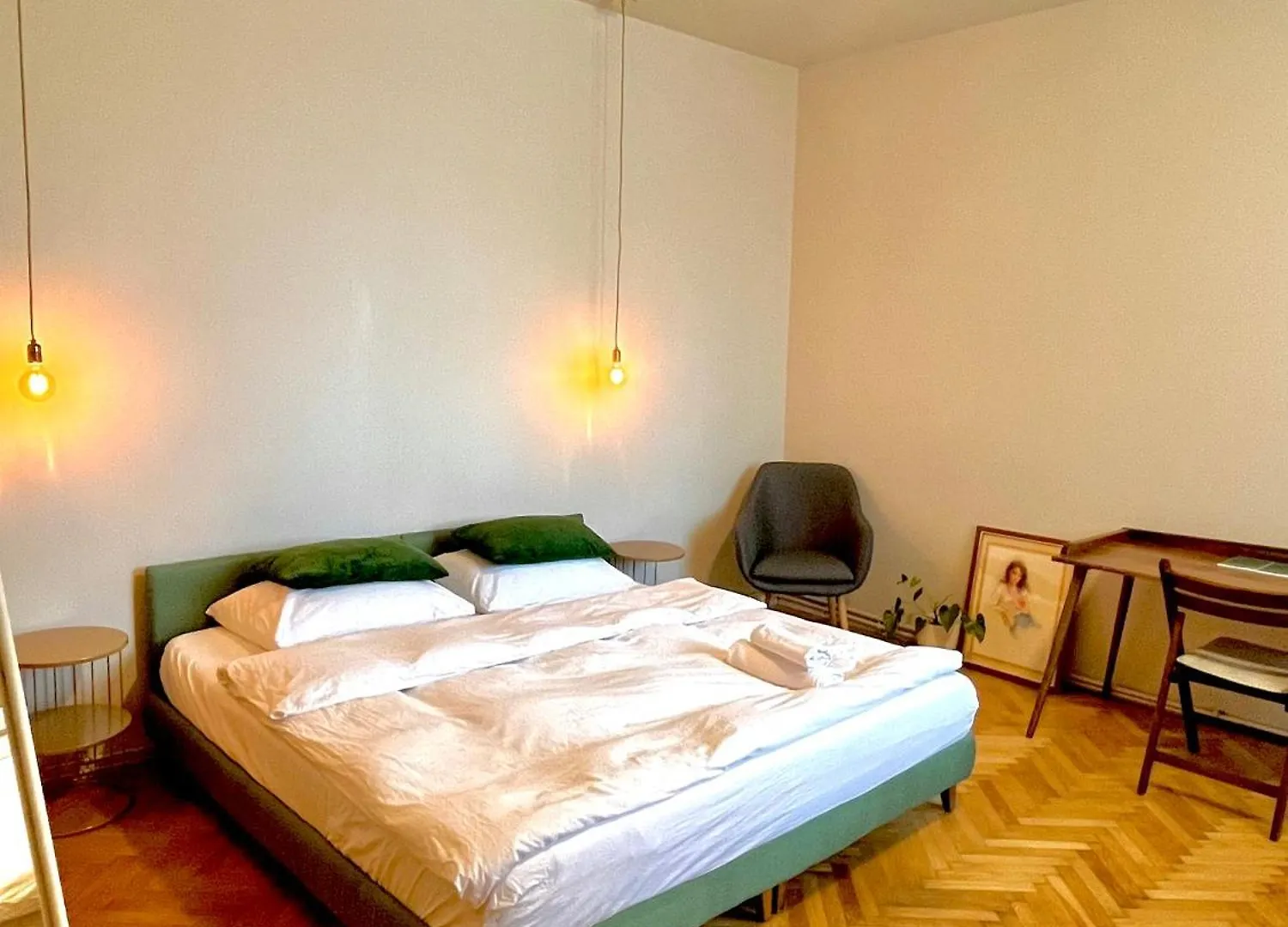 City Center Unirii Square Private Rooms With City View - Shared Amenities Bucharest 0*,