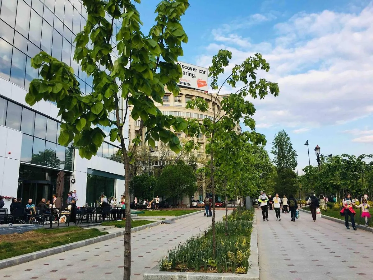 City Center Unirii Square Private Rooms With City View - Shared Amenities Bucharest Homestay