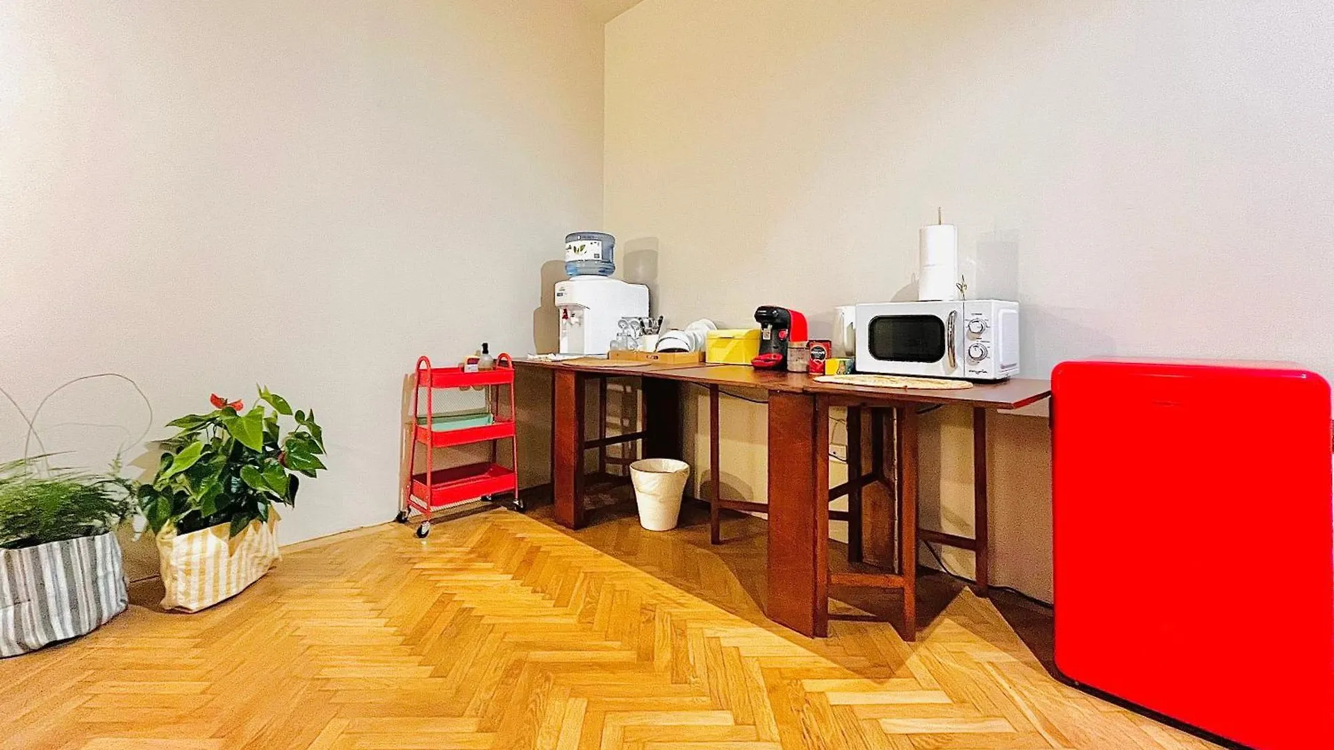 Homestay City Center Unirii Square Private Rooms With City View - Shared Amenities Bucharest Romania